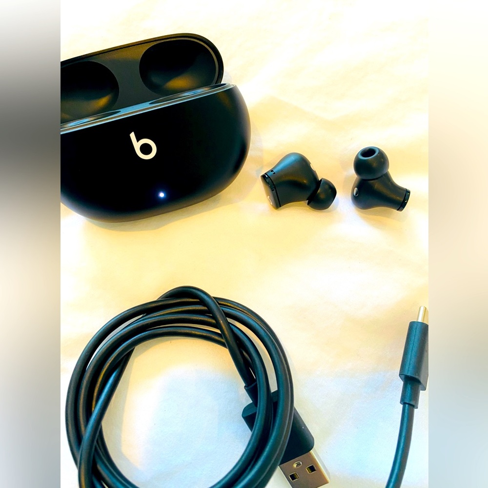 Beats Noise Cancelling Studio Buds
